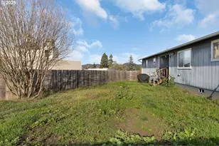 830 W Kenwood St, Roseburg, OR 97471 - Photo 25