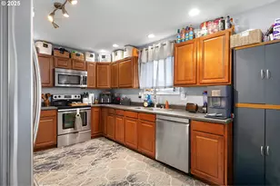 830 W Kenwood St, Roseburg, OR 97471 - Photo 11