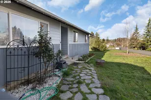 830 W Kenwood St, Roseburg, OR 97471 - Photo 3