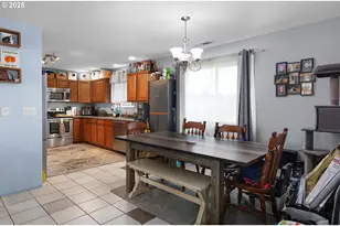 830 W Kenwood St, Roseburg, OR 97471 - Photo 9