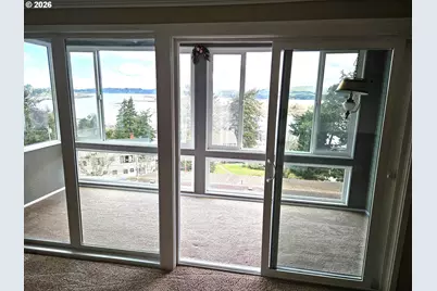 290 N 3rd Ct #1, Coos Bay, OR 97420 - Photo 5