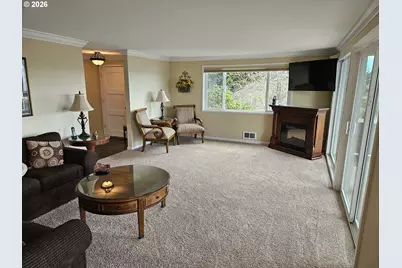 290 N 3rd Ct #1, Coos Bay, OR 97420 - Photo 3