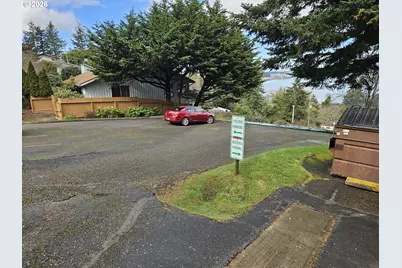 290 N 3rd Ct #1, Coos Bay, OR 97420 - Photo 21