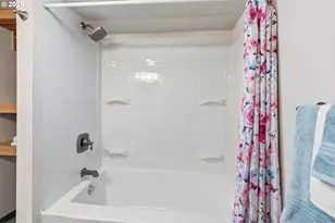 205 S 54th St, Springfield, OR 97478 - Photo 17
