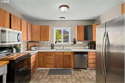 410 E D St, Rainier, OR 97048 - Photo 7