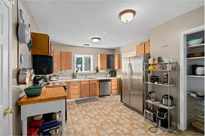 410 E D St, Rainier, OR 97048 - Photo 9