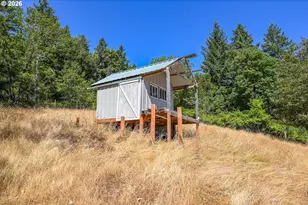 325 Kellisha Ln, Roseburg, OR 97471 - Photo 37