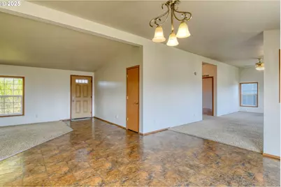 940 SE 9th St, Pendleton, OR 97801 - Photo 9