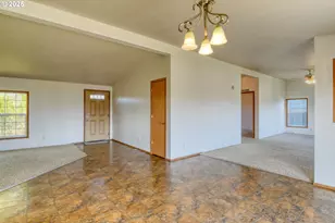 940 SE 9th St, Pendleton, OR 97801 - Photo 9