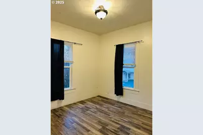 1914 SE Court Ave, Pendleton, OR 97801 - Photo 3