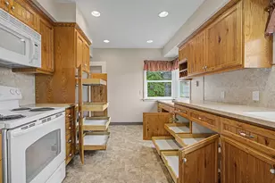 31216 SE Division Dr, Troutdale, OR 97060 - Photo 9