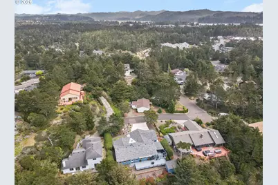 125 11th St, Florence, OR 97439 - Photo 45