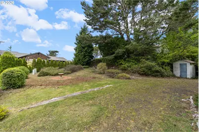 125 11th St, Florence, OR 97439 - Photo 17