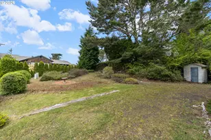 125 11th St, Florence, OR 97439 - Photo 17