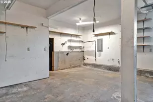 947 S R St, Cottage Grove, OR 97424 - Photo 45