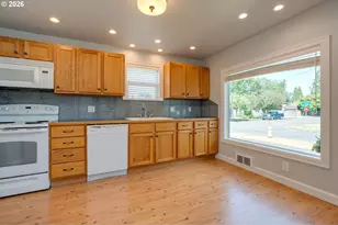 1139 NE Hembree St, McMinnville, OR 97128 - Photo 13
