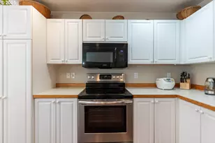 5037 NE Schoeler Cir, Hillsboro, OR 97124 - Photo 13