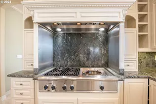 9365 SE Pennington Ct, Happy Valley, OR 97086 - Photo 11