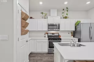 821 N 19th Ave, Cornelius, OR 97113 - Photo 9
