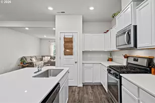821 N 19th Ave, Cornelius, OR 97113 - Photo 11