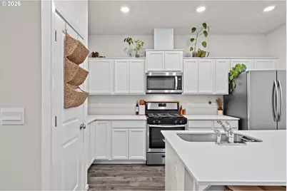 821 N 19th Ave, Cornelius, OR 97113 - Photo 9