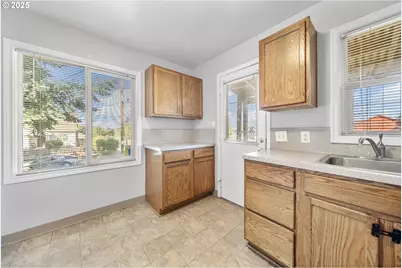 2504 N Baldwin St, Portland, OR 97217 - Photo 15