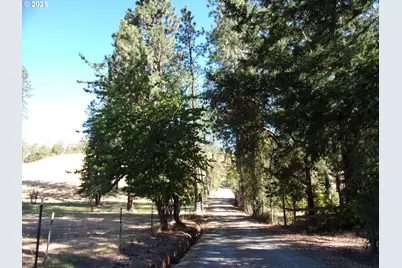 375 Jordan Creek Rd, Riddle, OR 97469 - Photo 35