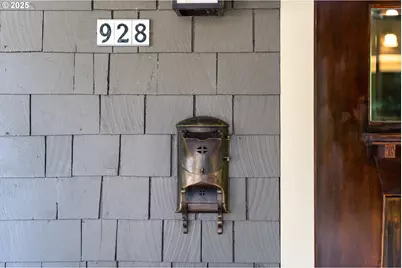 928 SE 18th Ave, Portland, OR 97214 - Photo 3