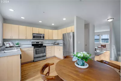 6748 N Pittsburg Ave, Portland, OR 97203 - Photo 9