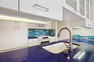 1132 SW 19th Ave, Portland, OR 97205 - Photo 9