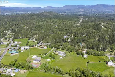 2447 Stringer Gap Rd, Grants Pass, OR 97527 - Photo 33