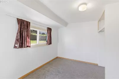 800 Oakhill Ave SE, Salem, OR 97302 - Photo 17