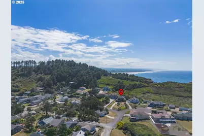 557 NW 54th St, Newport, OR 97365 - Photo 3