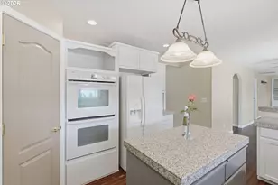 196 Nadine Ln, Central Point, OR 97502 - Photo 7