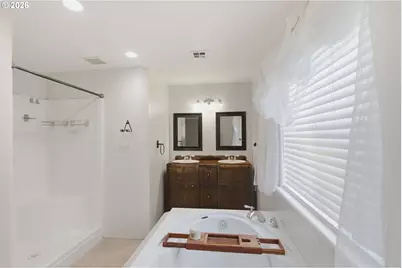 196 Nadine Ln, Central Point, OR 97502 - Photo 23