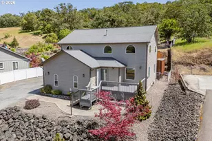 187 N View Dr, Roseburg, OR 97470 - Photo 1