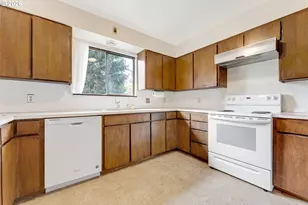 6802 SW Canyon Rd, Portland, OR 97225 - Photo 3