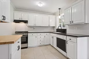 1824 NE Wasco St, Portland, OR 97232 - Photo 9