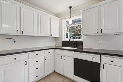 1824 NE Wasco St #4, Portland, OR 97232 - Photo 11