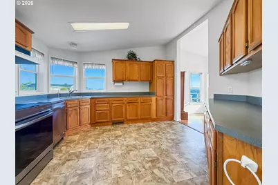 98603 Camellia Dr, Brookings, OR 97415 - Photo 9