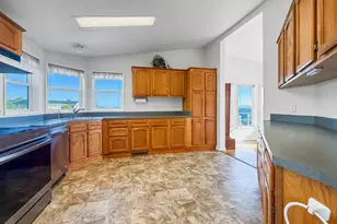98603 Camellia Dr, Brookings, OR 97415 - Photo 9