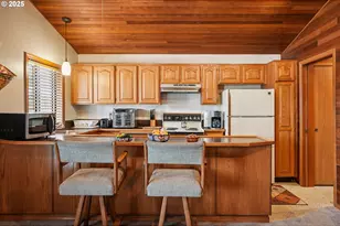 19609 NE Marine Dr, Portland, OR 97230 - Photo 13