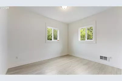 1735 N Elm St, Coquille, OR 97423 - Photo 11