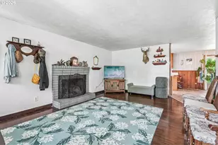 892 D St, Independence, OR 97351 - Photo 5