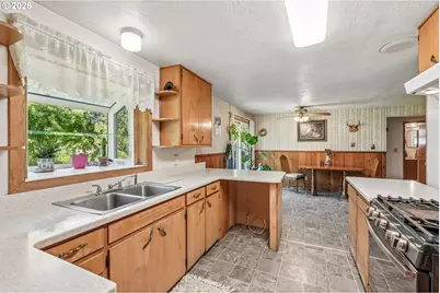 892 D St, Independence, OR 97351 - Photo 9