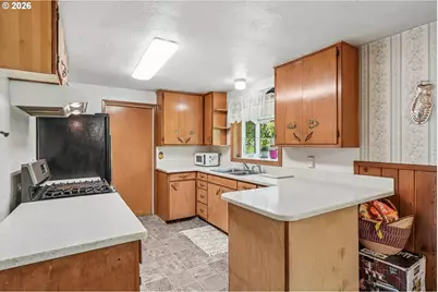 892 D St, Independence, OR 97351 - Photo 11