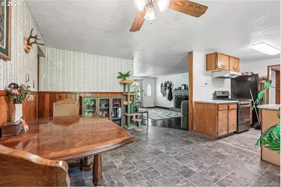 892 D St, Independence, OR 97351 - Photo 7