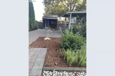 766 W Union St, Roseburg, OR 97471 - Photo 27