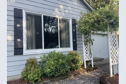 766 W Union St, Roseburg, OR 97471 - Photo 5