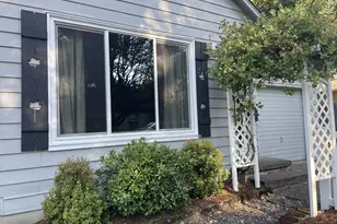 766 W Union St, Roseburg, OR 97471 - Photo 5